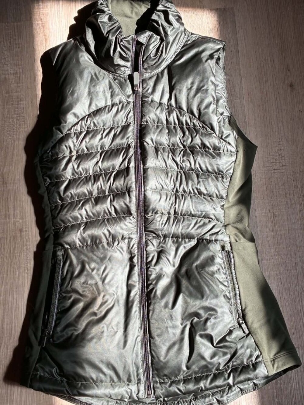 Lululemon Down For A Run Vest II Size 4 Goose Down Gator Green